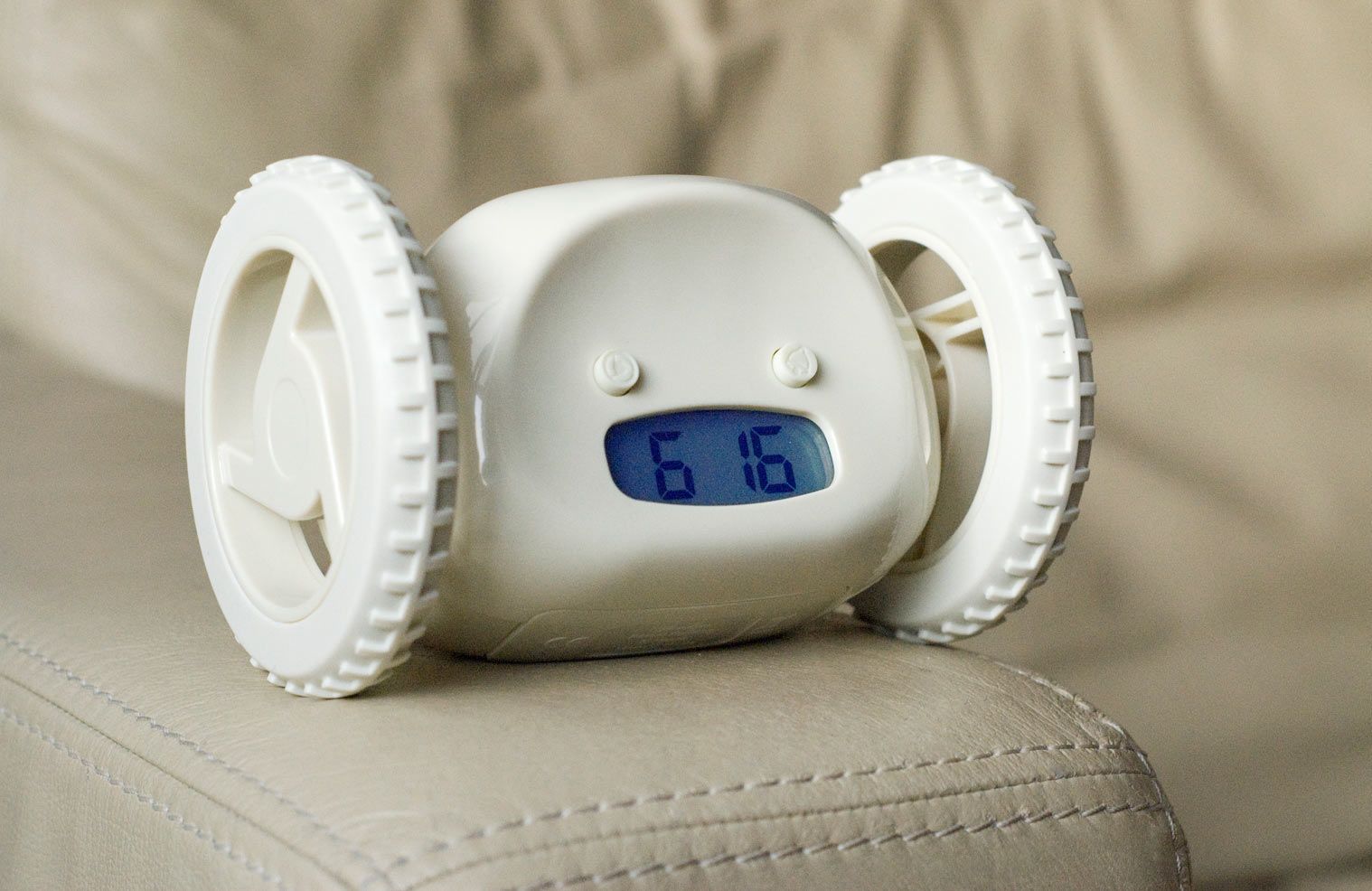 Clocky- Chiếc đồng hồ b&aacute;o thức biết chạy