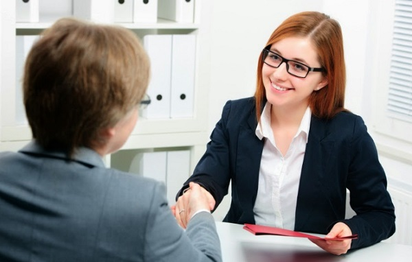 Ch&egrave;n ảnh v&agrave;o cv g&acirc;y ấn tượng với nh&agrave; tuyển dụng