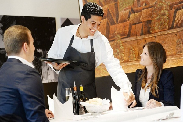 c&ocirc;ng việc nh&acirc;n vi&ecirc;n phục vụ