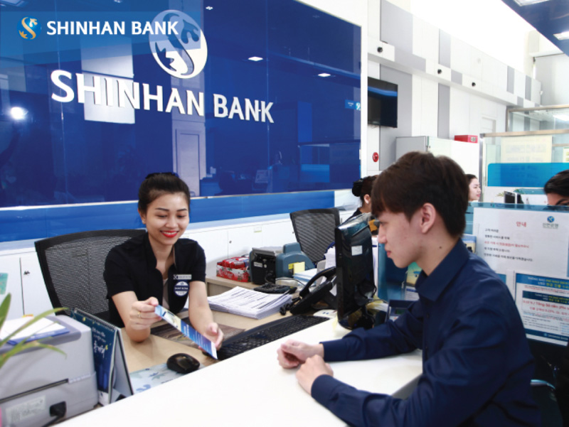Nh&acirc;n vi&ecirc;n ng&acirc;n h&agrave;ng Shinhanbank