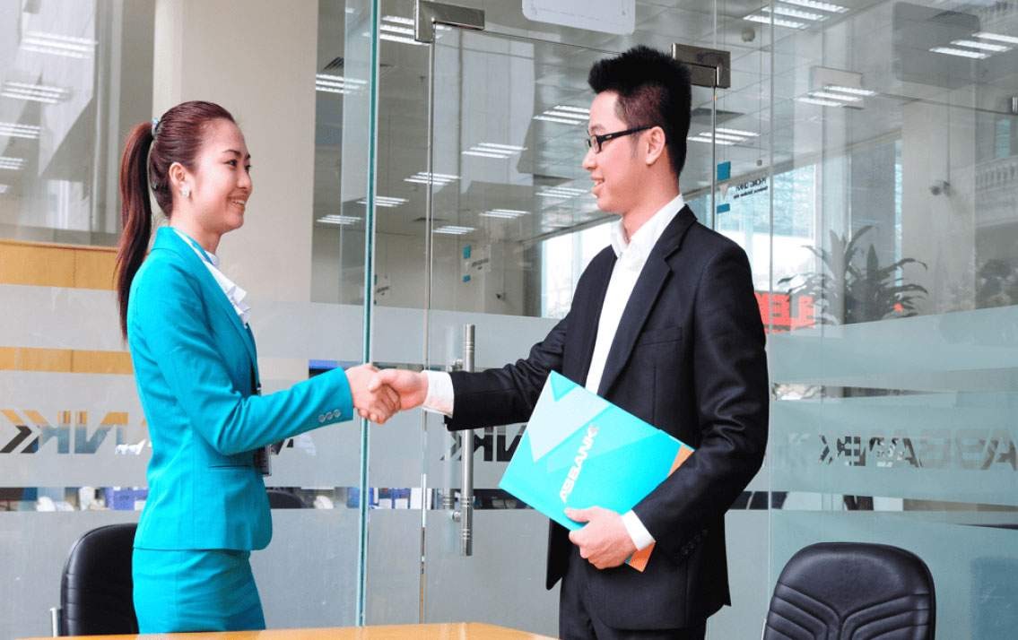 nh&acirc;n vi&ecirc;n t&iacute;n dụng ng&acirc;n h&agrave;ng