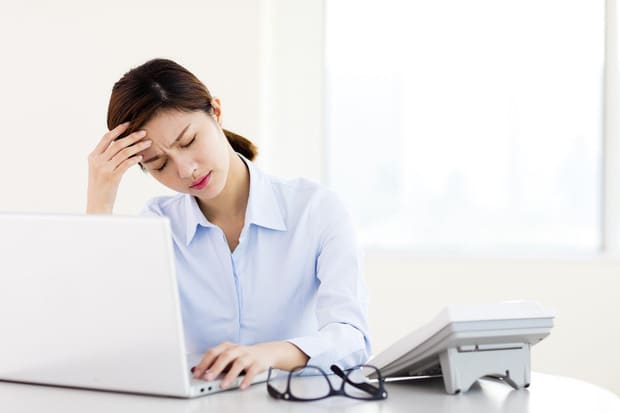 Nh&acirc;n vi&ecirc;n văn ph&ograve;ng gặp những kh&oacute; khăn g&igrave; trong c&ocirc;ng việc