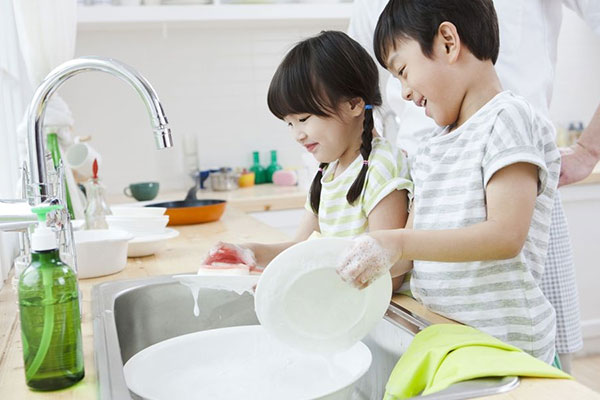 Một số sai lầm cần tr&aacute;nh khi dạy trẻ kỹ năng sống tiểu học