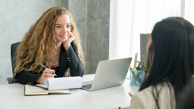 Phỏng vấn nh&acirc;n vi&ecirc;n b&aacute;n h&agrave;ng