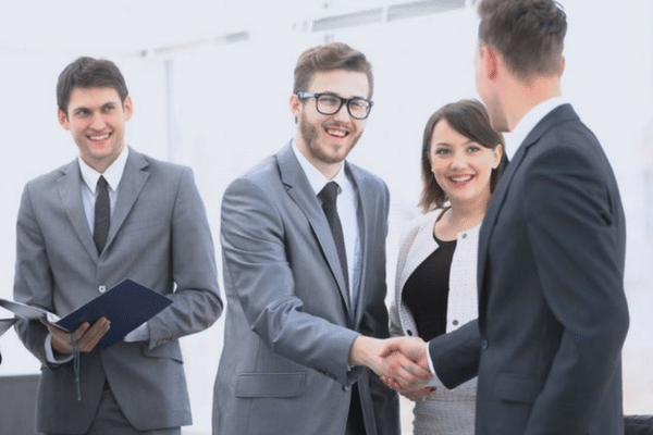 Nhân viên kinh doanh là gì? Mô tả công việc nhân viên kinh doanh hàng ngày