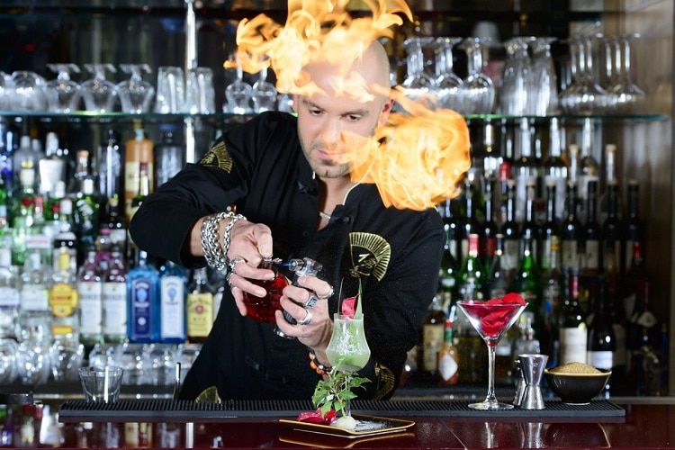 Học pha chế ở đâu? Những điều cần nắm rõ để học pha chế thành tài