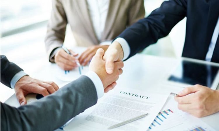 K&yacute; kết hợp đồng mua b&aacute;n h&agrave;ng h&oacute;a