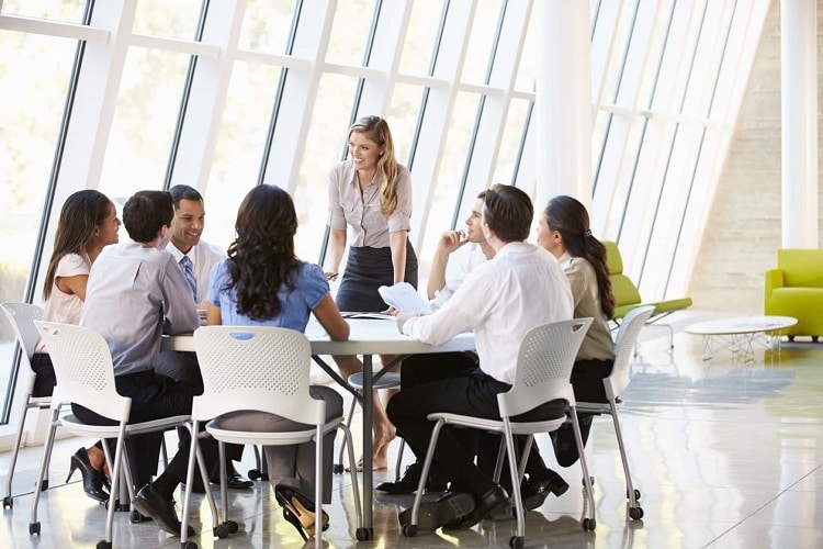 Bạn c&oacute; thể tạo&nbsp;cuộc họp với c&aacute;c nh&acirc;n vi&ecirc;n để thu thập th&ocirc;ng tin đầy đủ nhất cho Flowchart