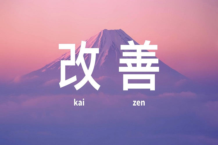 Kaizen c&oacute; nguồn gốc từ Nhật Bản, l&agrave; sự kết hợp của từ Kai (li&ecirc;n tục)&nbsp;v&agrave; zen (cải tiến)