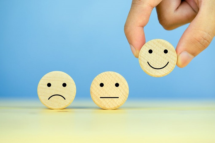 Lu&ocirc;n mỉm cười đ&oacute;n nhận mọi chuyện