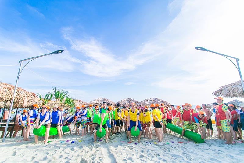 Một trong những lợi &iacute;ch to lớn m&agrave; teambuilding mang lại đ&oacute; l&agrave; giải quyết c&aacute;c vấn đề m&acirc;u thuẫn