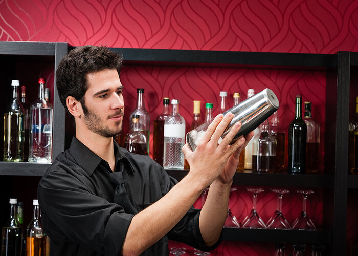 Barista v&agrave; Bartender l&agrave; một - Đ&acirc;y l&agrave; quan điểm ho&agrave;n to&agrave;n sai