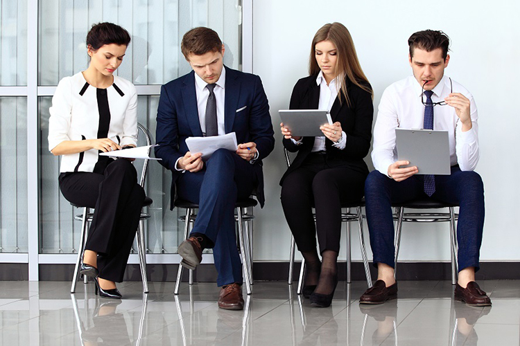 H&igrave;nh thức phỏng vấn dược sĩ theo nh&oacute;m