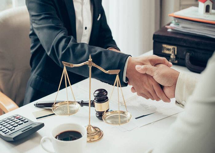 Luật sư giỏi l&agrave; người kỹ lưỡng, trả lời tận t&igrave;nh c&aacute;c vấn đề của bạn