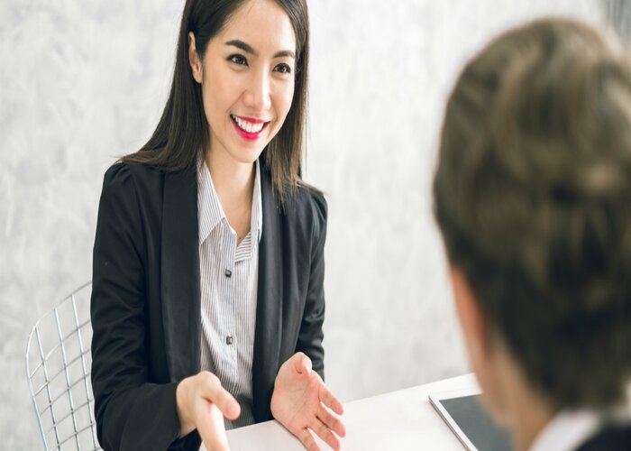 Nh&acirc;n vi&ecirc;n m&ocirc;i giới bảo hiểm nh&acirc;n thọ