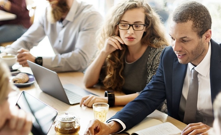 Lợi nhuận thuần l&agrave; một trong những số liệu c&aacute;c nh&agrave; quản l&yacute; v&agrave; c&aacute;c nh&agrave; đầu tư đặc biệt quan t&acirc;m đến