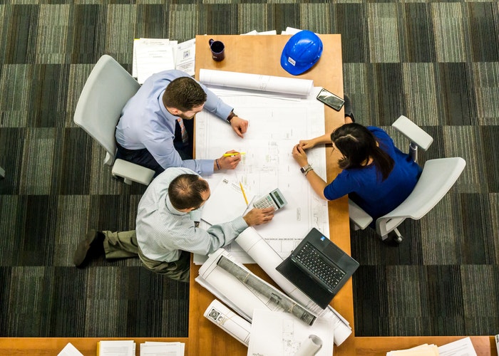 Điều phối vi&ecirc;n l&agrave; người trực tiếp điều phối c&aacute;c dự &aacute;n được cấp tr&ecirc;n b&agrave;n giao