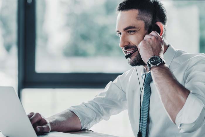 Những cách giúp nhân viên kinh doanh tạo cảm tình với khách hàng qua điện thoại