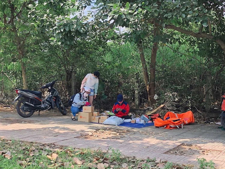 Tình cảnh của anh shipper sau ngày sale Shopee 11.11
