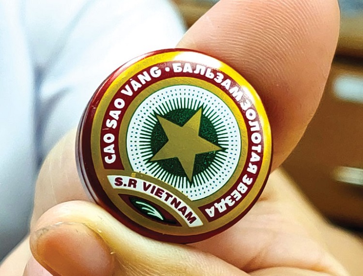 Sản phẩm được dùng ngoài da, chuyên trị đau bụng, nhức đầu, chóng mặt, xổ mũi, say tàu xe,...