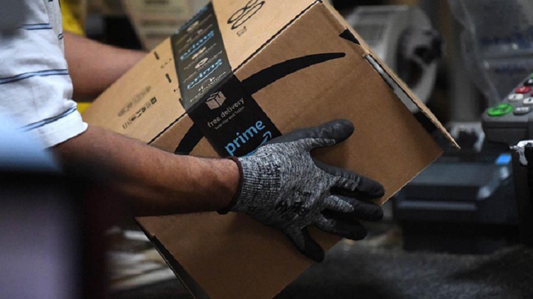 Dây chuyền làm việc không ngừng nghỉ ở Amazon
