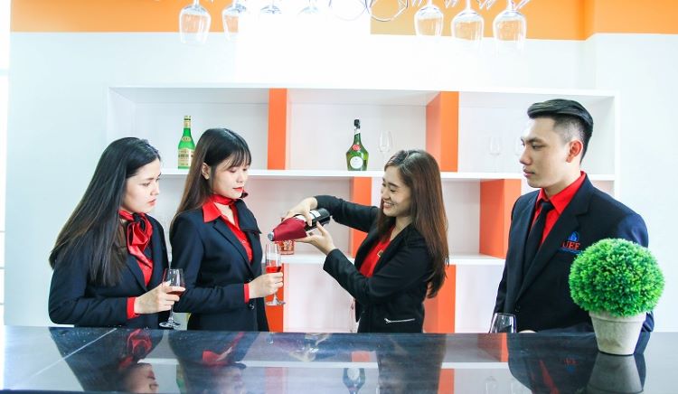 Những người tham gia công việc sẽ đào tạo và thực hiện các quản lý thực tập