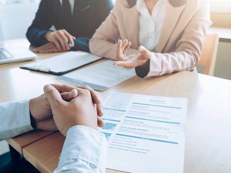 Lập tr&igrave;nh vi&ecirc;n v&agrave; c&aacute;c c&acirc;u hỏi phỏng vấn phổ biến nhất&nbsp;với ng&agrave;nh nghề n&agrave;y
