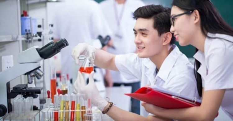 Ng&agrave;nh dược sĩ lu&ocirc;n được ph&aacute;t triển v&agrave; kinh doanh mọi thời đại
