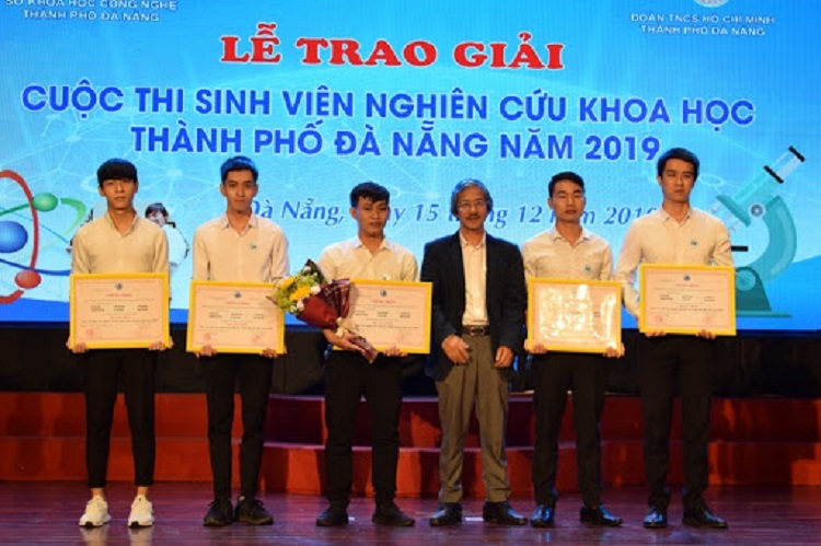 sinh vi&ecirc;n đại học b&aacute;ch khoa đ&agrave; nẵng đặc biệt hay kh&aacute;c biệt