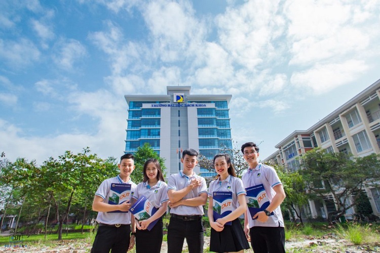 Sinh vi&ecirc;n đại học B&aacute;ch khoa Đ&agrave; Nẵng
