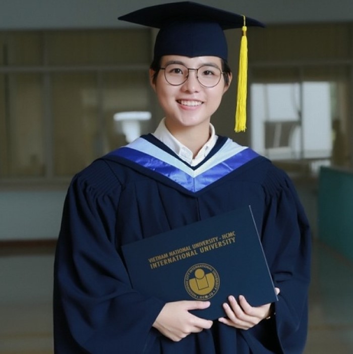 Hình ảnh của Cát Tường trong ngày tốt nghiệp