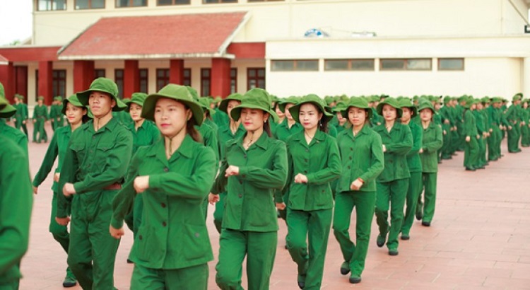 trải nghiệm l&agrave;m chiến sĩ của sinh vi&ecirc;n đại học vinh