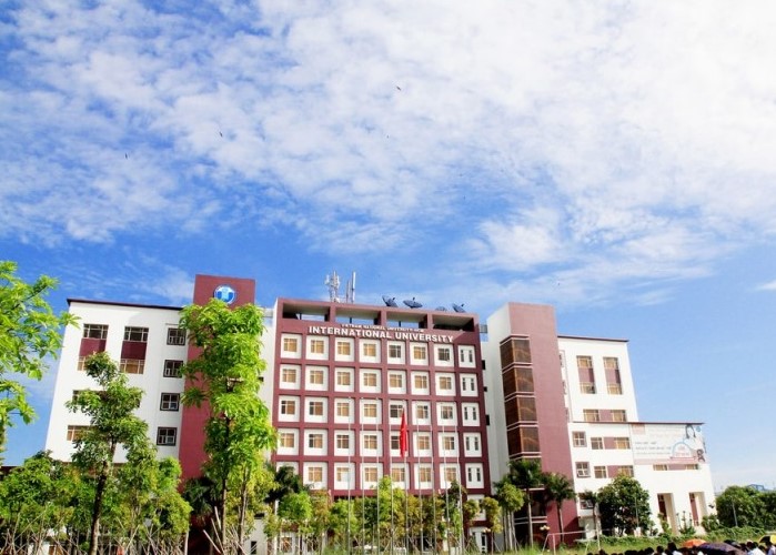 Phía trước trường Đại học Quốc tế TP.HCM