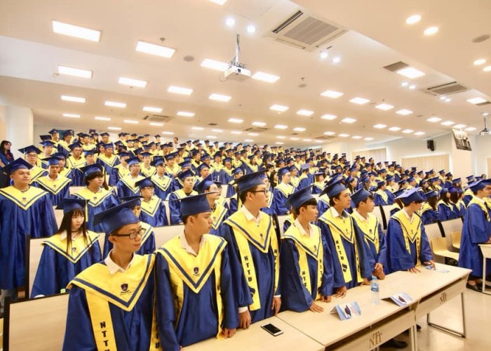 Lễ tốt nghiệp của sinh vi&ecirc;n trường Đại học Nguyễn Tất Th&agrave;nh TP HCM