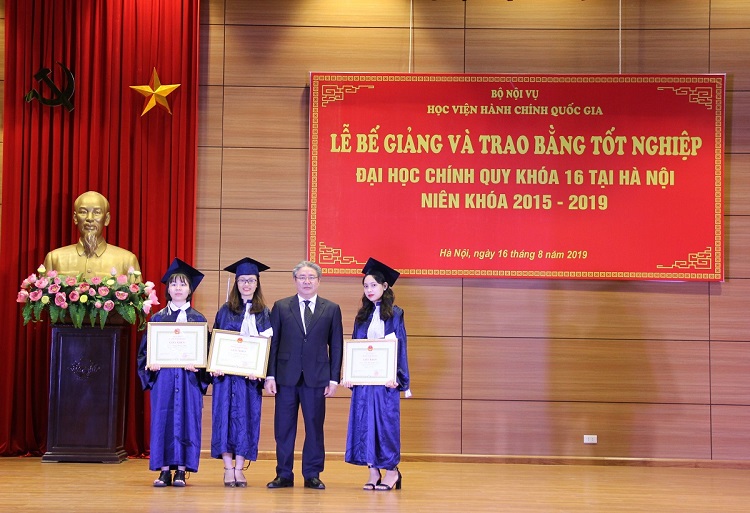 dh hành chính quốc gia