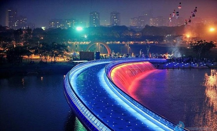 Cầu Ánh Sao khi về đêm
