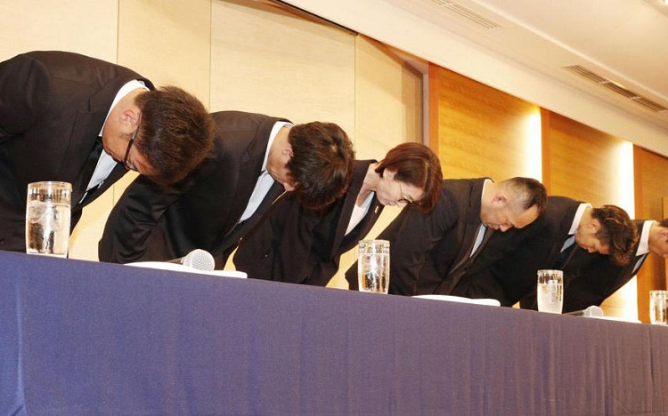 nghệ thuật xin lỗi kh&aacute;ch h&agrave;ng