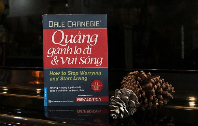 Cuốn sách Quẳng gánh lo đi và vui sống - Nhìn tích cực sống tích cực 