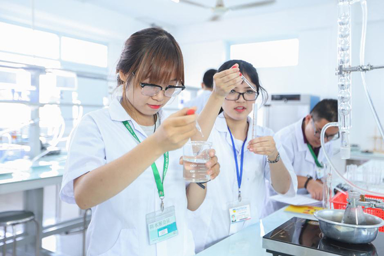 Để th&agrave;nh c&ocirc;ng với ng&agrave;nh h&oacute;a dược bạn cần tới kỹ năng g&igrave;?&nbsp;