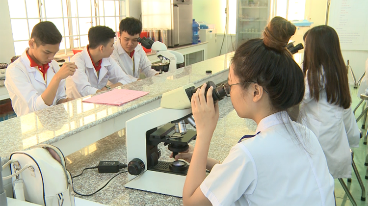 Một số y&ecirc;u cầu cần thiết để theo học v&agrave; l&agrave;m việc trong ng&agrave;nh Kỹ thuật x&eacute;t nghiệm y học