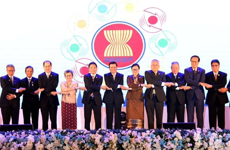 Hợp t&aacute;c cộng đồng kinh tế ASEAN