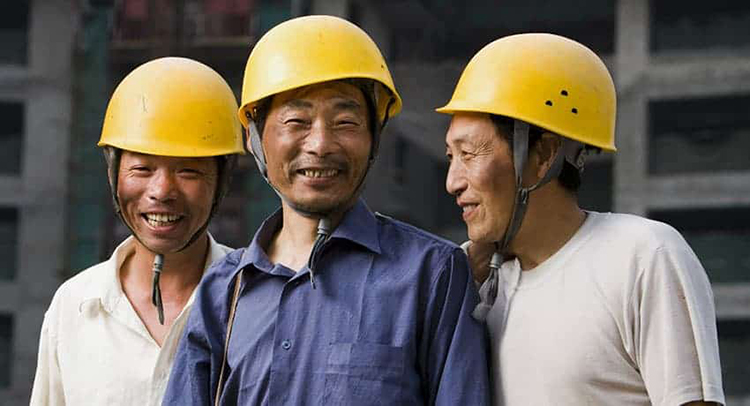 Phân biệt chức vụ trên công trường thông qua mũ bảo hộ