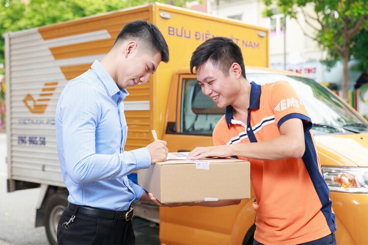 Một số lưu &yacute; khi sử dụng dịch vụ chuyển ph&aacute;t nhanh của bưu điện