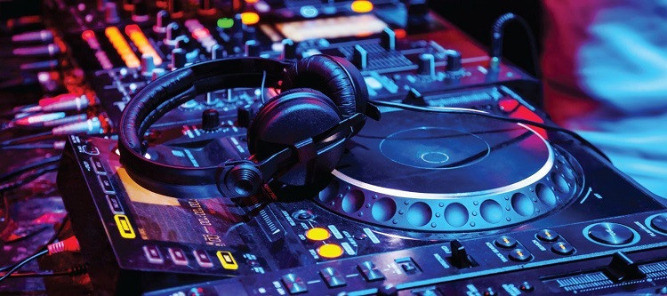 Những thiết bị cần c&oacute; khi l&agrave;m DJ