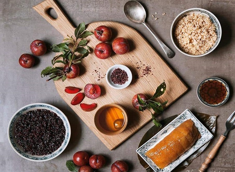 B&aacute;nh tro hay hoa quả l&agrave; những m&oacute;n ảnh kh&ocirc;ng thể thiếu trong Tết Đoan Ngọ 