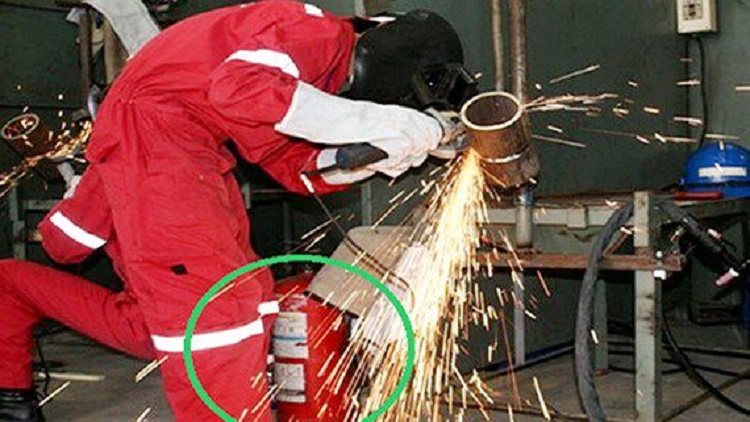 C&ocirc;ng nh&acirc;n phải l&agrave;m g&igrave; trước những tai nạn gia c&ocirc;ng cơ kh&iacute; ?