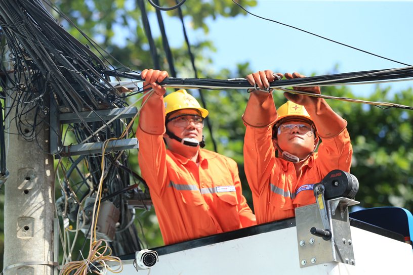 Điện lực l&agrave; ng&agrave;nh rất quan t&acirc;m tới an to&agrave;n, vệ sinh lao động