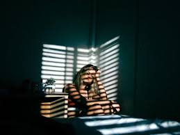 Trầm cảm theo mùa là gì? Cách để vượt qua những rối loạn cảm xúc này