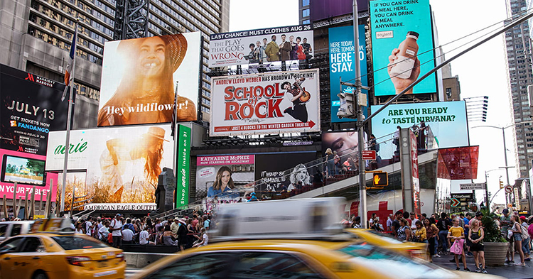 Quảng c&aacute;o ngo&agrave;i trời (OOH) l&agrave; g&igrave;? C&oacute; g&igrave; kh&aacute;c nhau giữa &ldquo;Out-of-home advertising&rdquo; v&agrave; &ldquo;Outdoor advertising&rdquo;?&nbsp;