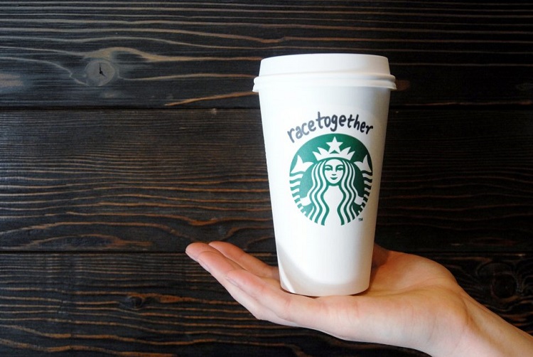 Starbucks c&ugrave;ng chiến dịch &ldquo;Race Together&rdquo;